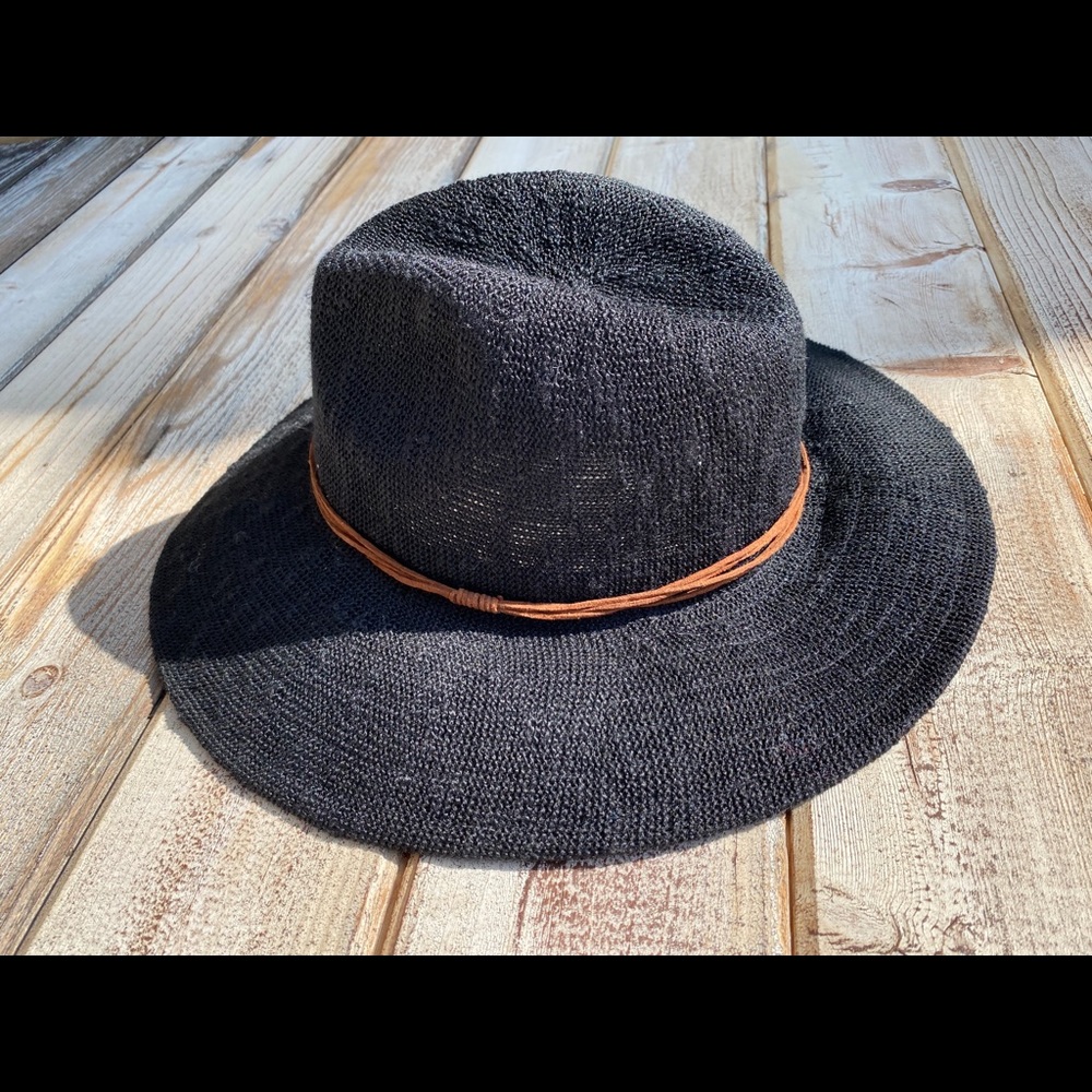 Wyeth Packable Blk Fedora 
Adjustable 
Never Worn